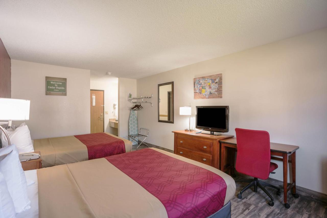 Econo Lodge Cedar Rapids Exterior photo