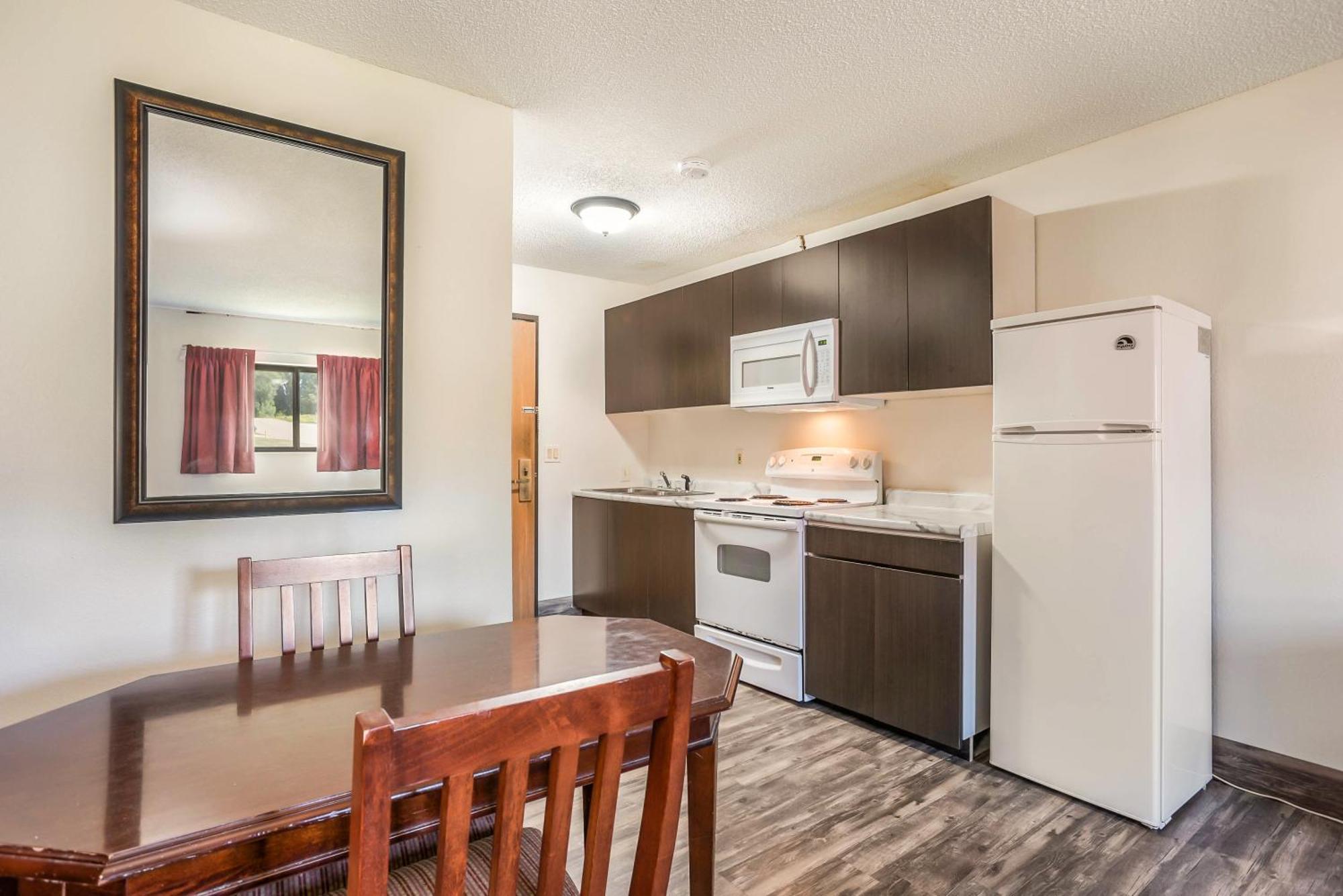 Econo Lodge Cedar Rapids Room photo
