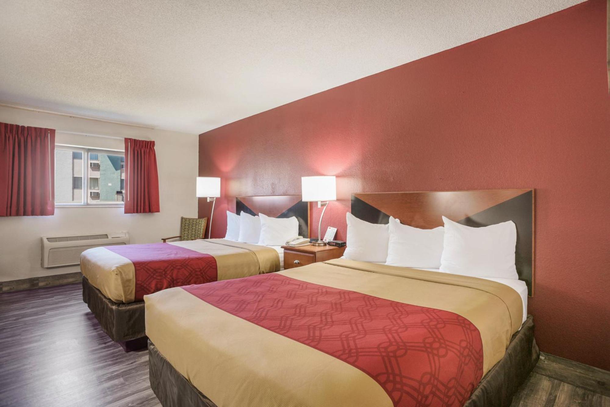 Econo Lodge Cedar Rapids Room photo