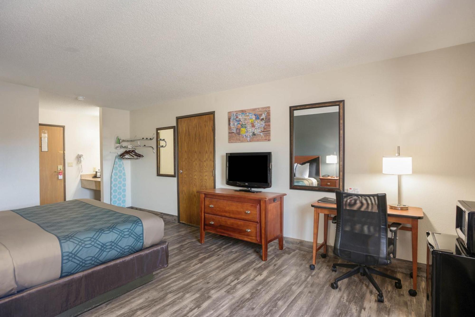 Econo Lodge Cedar Rapids Room photo