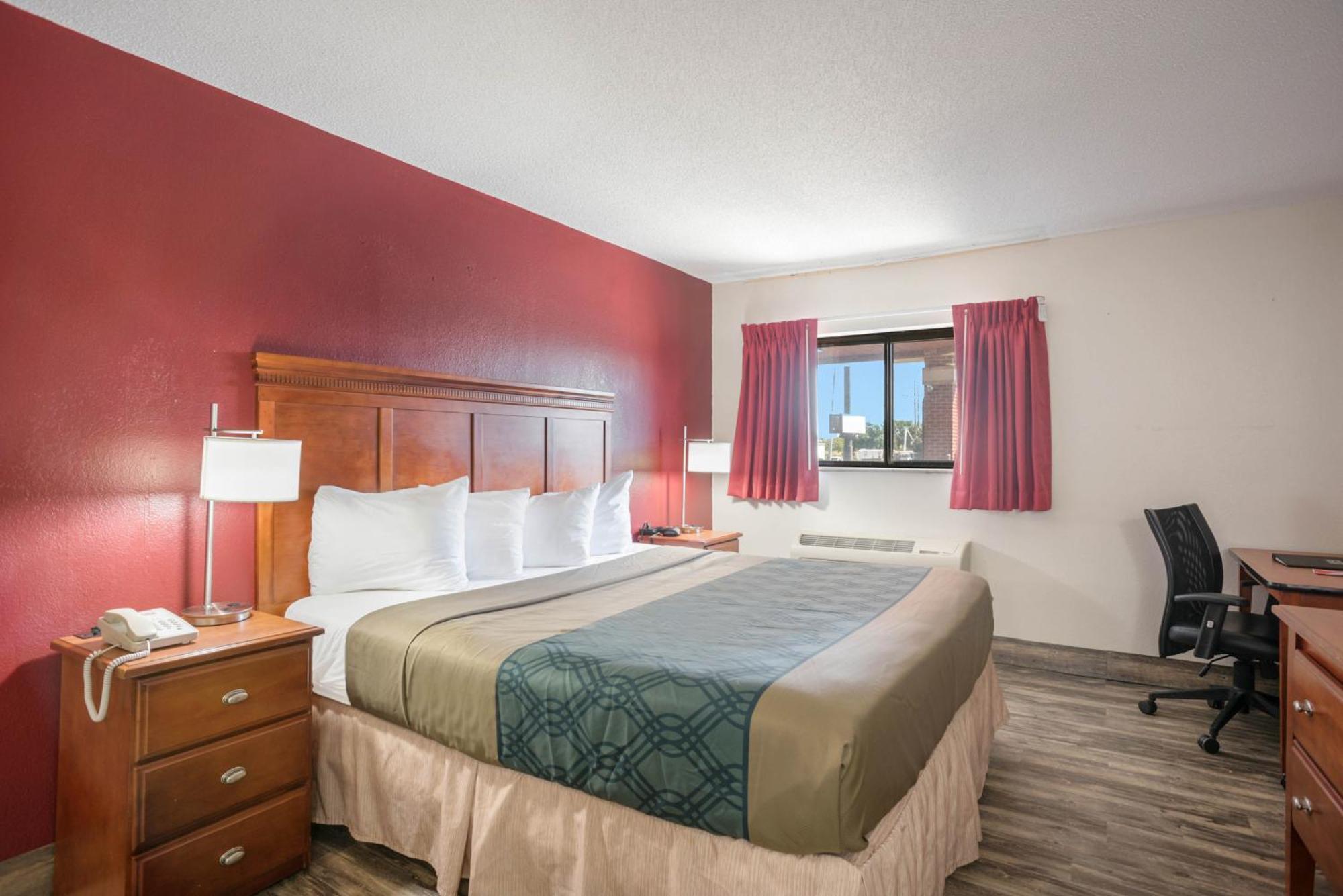 Econo Lodge Cedar Rapids Room photo