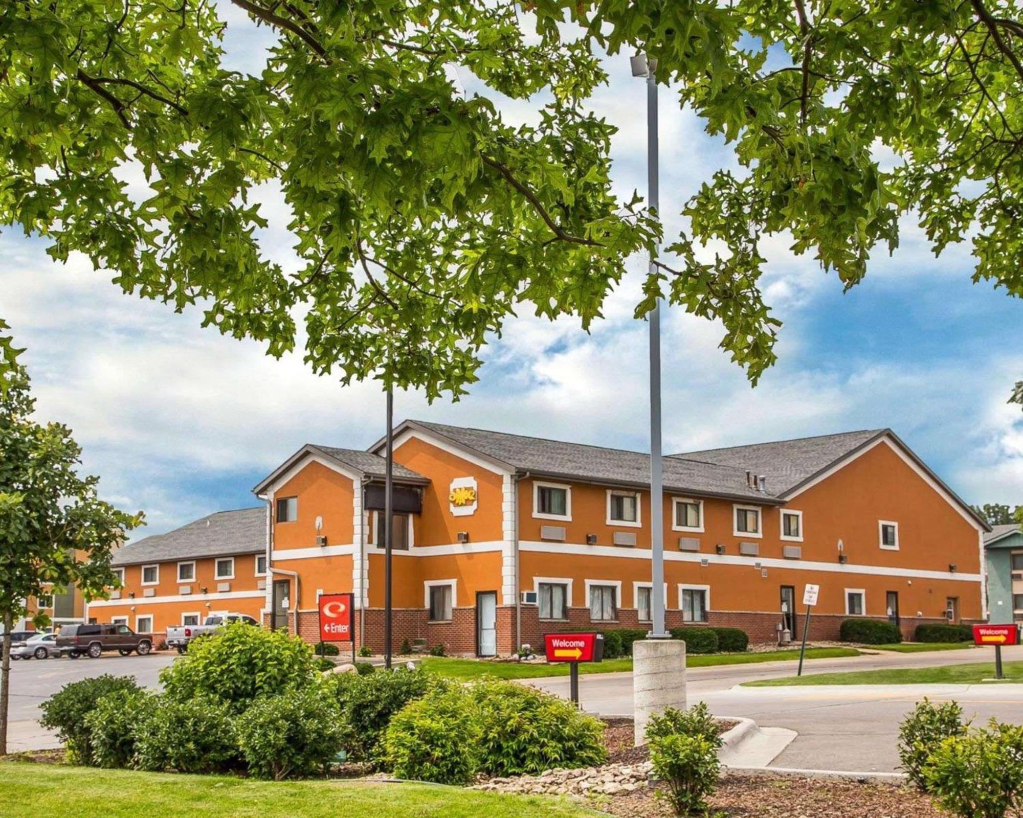 Econo Lodge Cedar Rapids Exterior photo