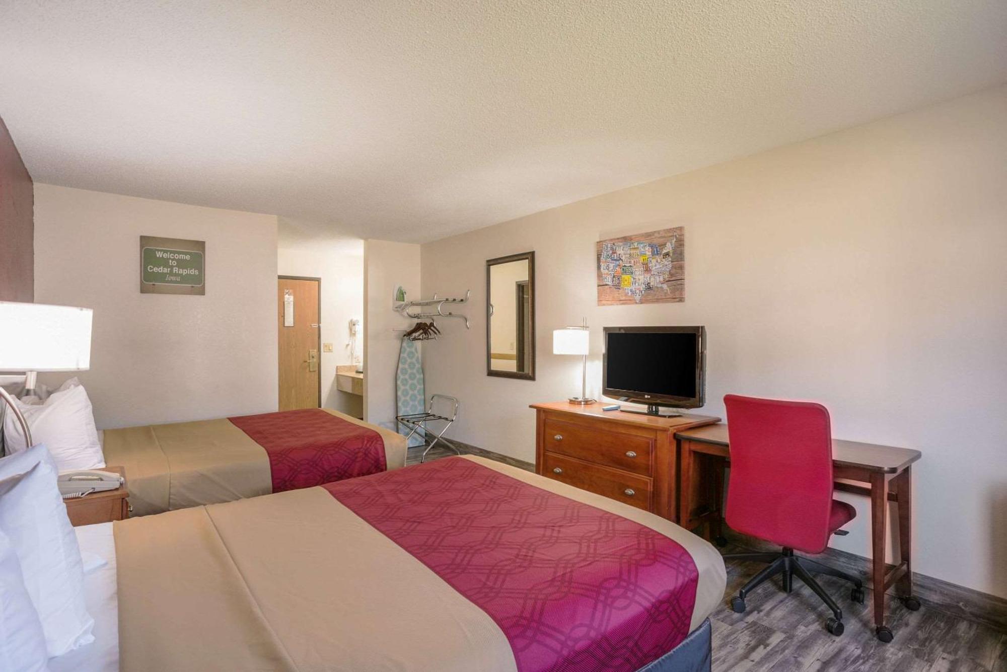 Econo Lodge Cedar Rapids Exterior photo